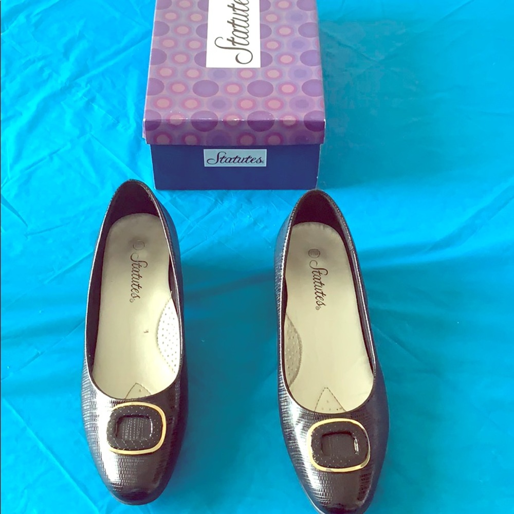 Black Statutes size 7.5